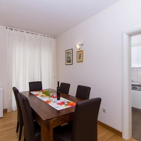 Villa Relax - Beautiful Apartment With Heated Saltwater Pool & Jacuzzi Kaštela Exterior foto