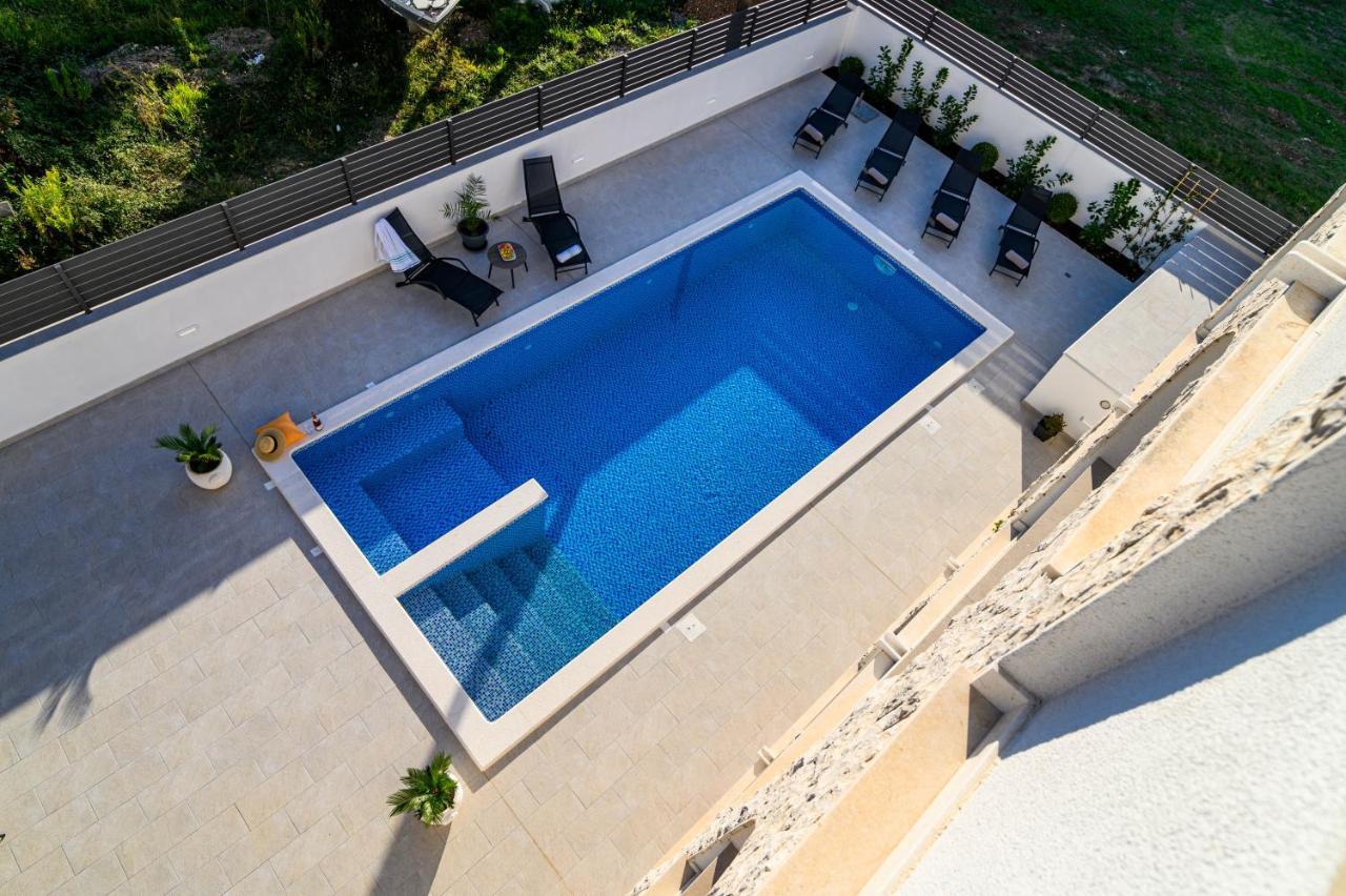 Villa Relax - Beautiful Apartment With Heated Saltwater Pool & Jacuzzi Kaštela Exterior foto