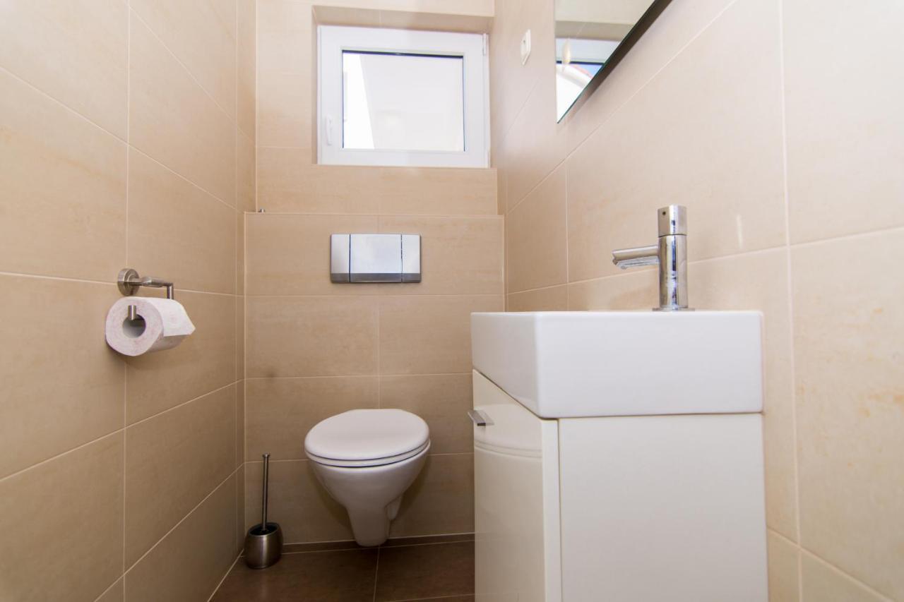 Villa Relax - Beautiful Apartment With Heated Saltwater Pool & Jacuzzi Kaštela Exterior foto
