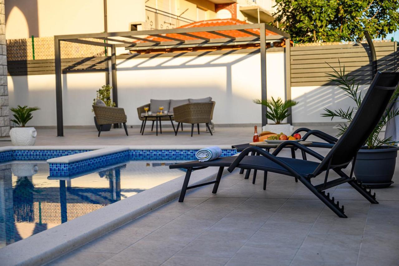Villa Relax - Beautiful Apartment With Heated Saltwater Pool & Jacuzzi Kaštela Exterior foto