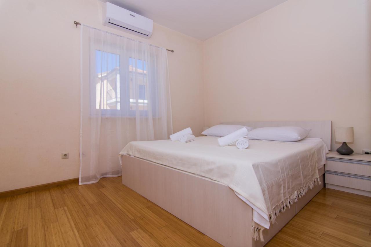Villa Relax - Beautiful Apartment With Heated Saltwater Pool & Jacuzzi Kaštela Exterior foto