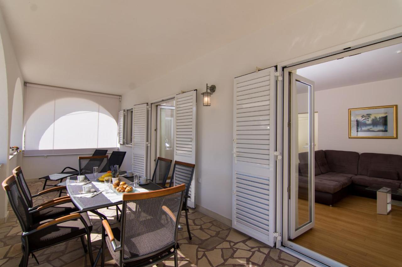 Villa Relax - Beautiful Apartment With Heated Saltwater Pool & Jacuzzi Kaštela Exterior foto
