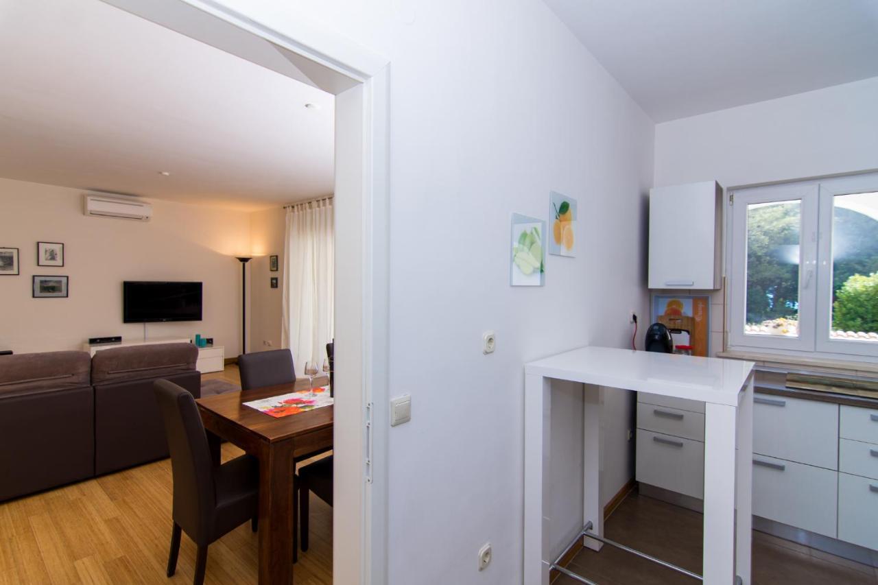 Villa Relax - Beautiful Apartment With Heated Saltwater Pool & Jacuzzi Kaštela Exterior foto