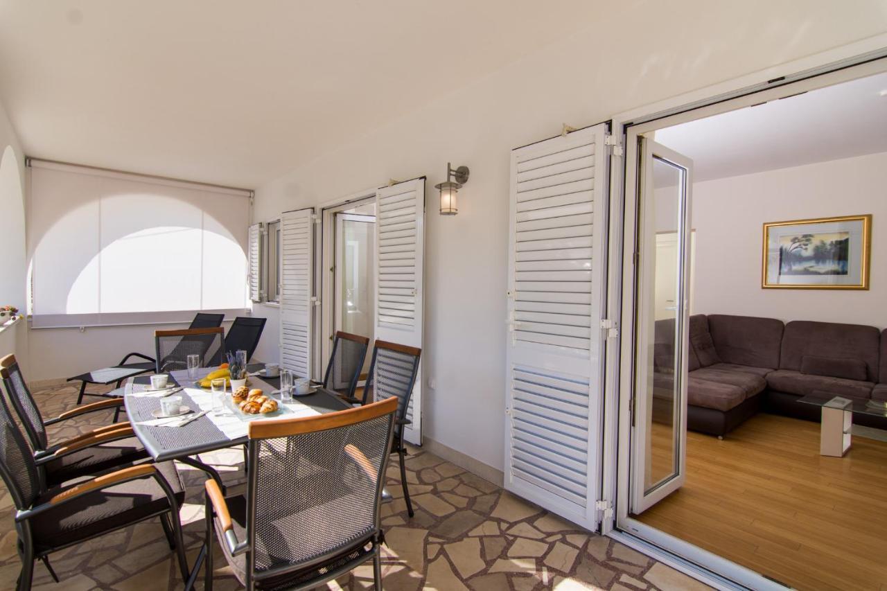 Villa Relax - Beautiful Apartment With Heated Saltwater Pool & Jacuzzi Kaštela Exterior foto