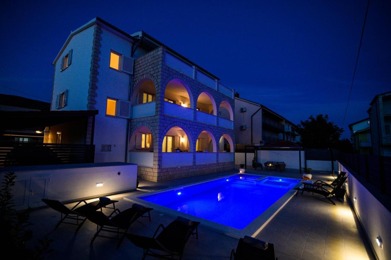 Villa Relax - Beautiful Apartment With Heated Saltwater Pool & Jacuzzi Kaštela Exterior foto